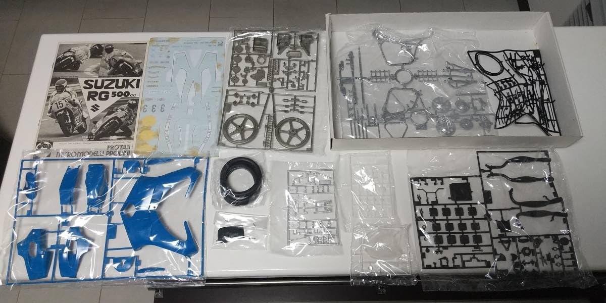 m O960b プロター 1/9 スズキ RG500 TEAM HERON / PROTAR | プラモデル